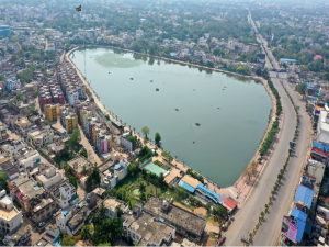 Aerial view of a city in India with a large body of water in the middle