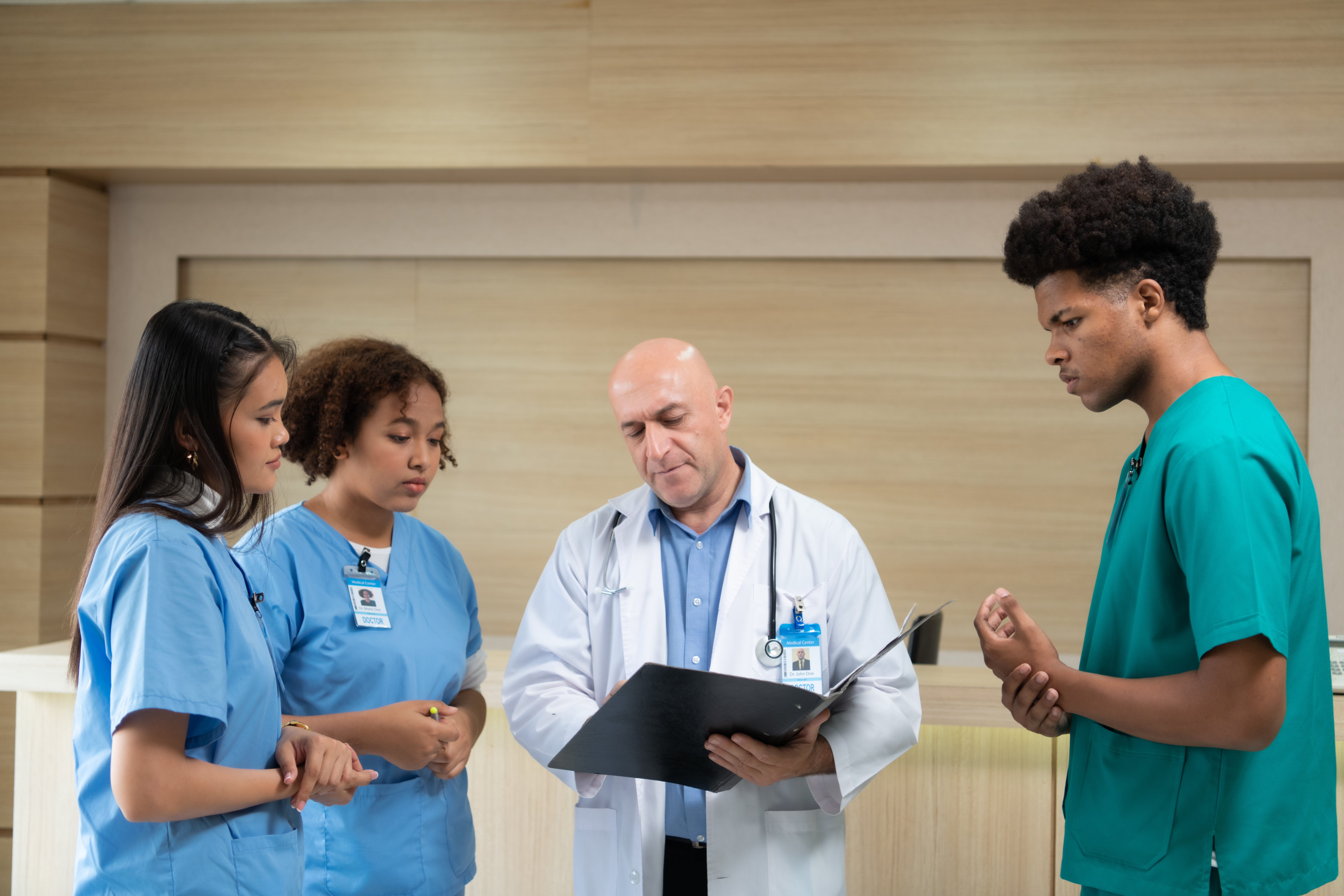 a-medical-professor-gives-advice-on-patient-examin-2022-09-29-22-48-00-utc